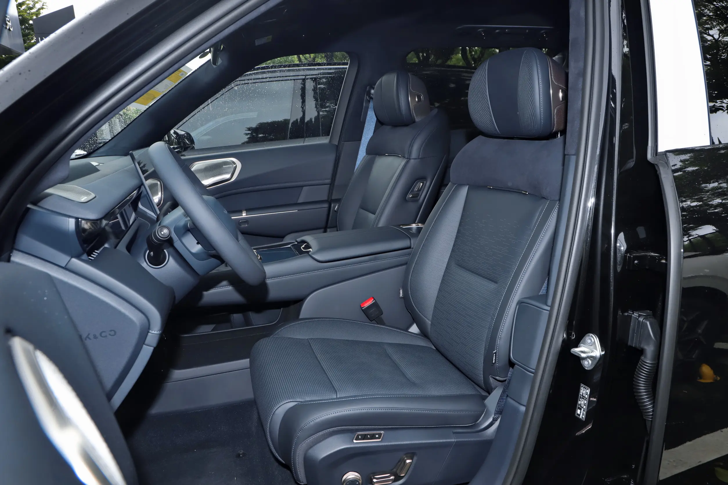 
								Lynk & Co 900 – 2025 full									