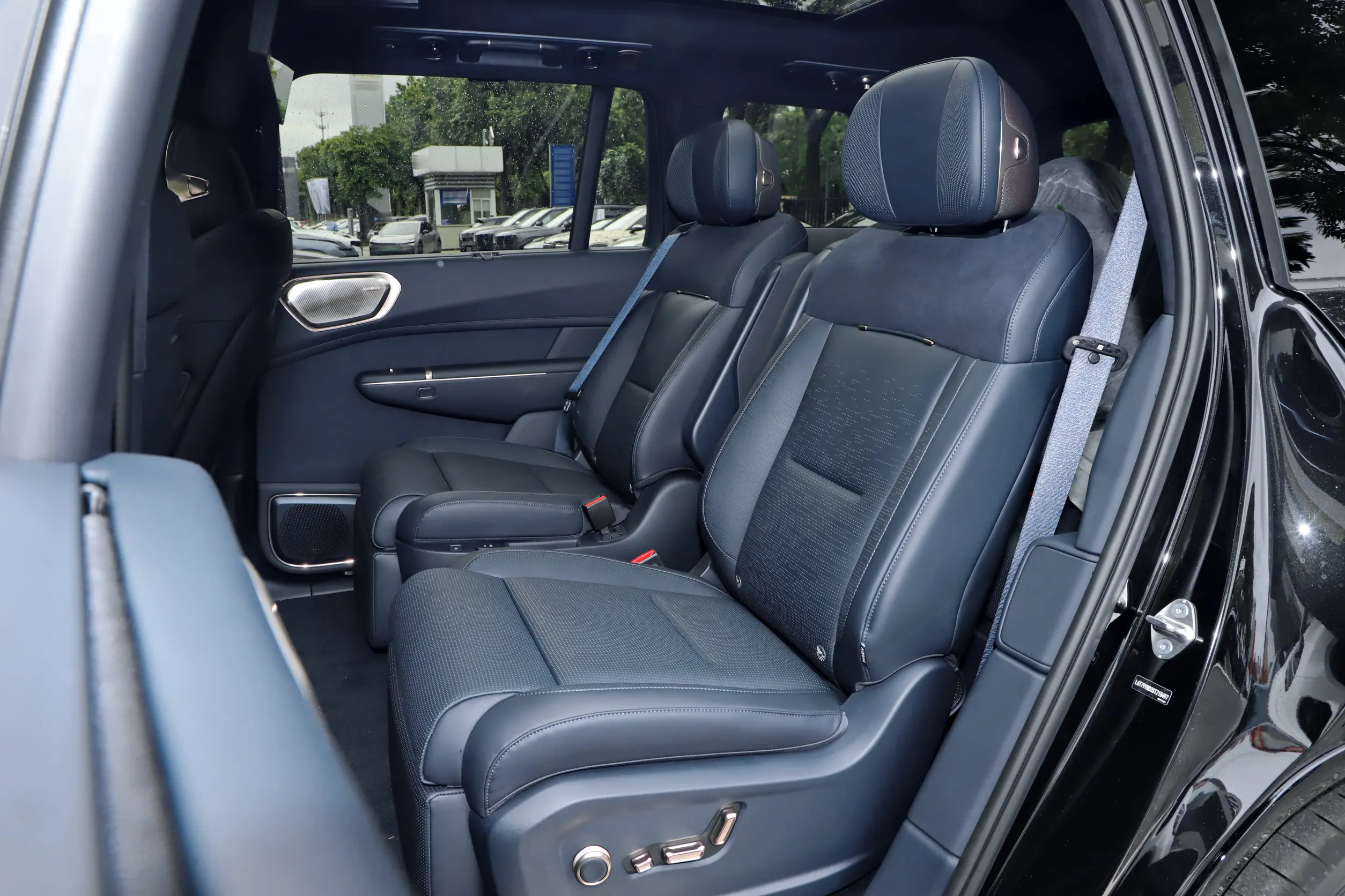
								Lynk & Co 900 – 2025 full									