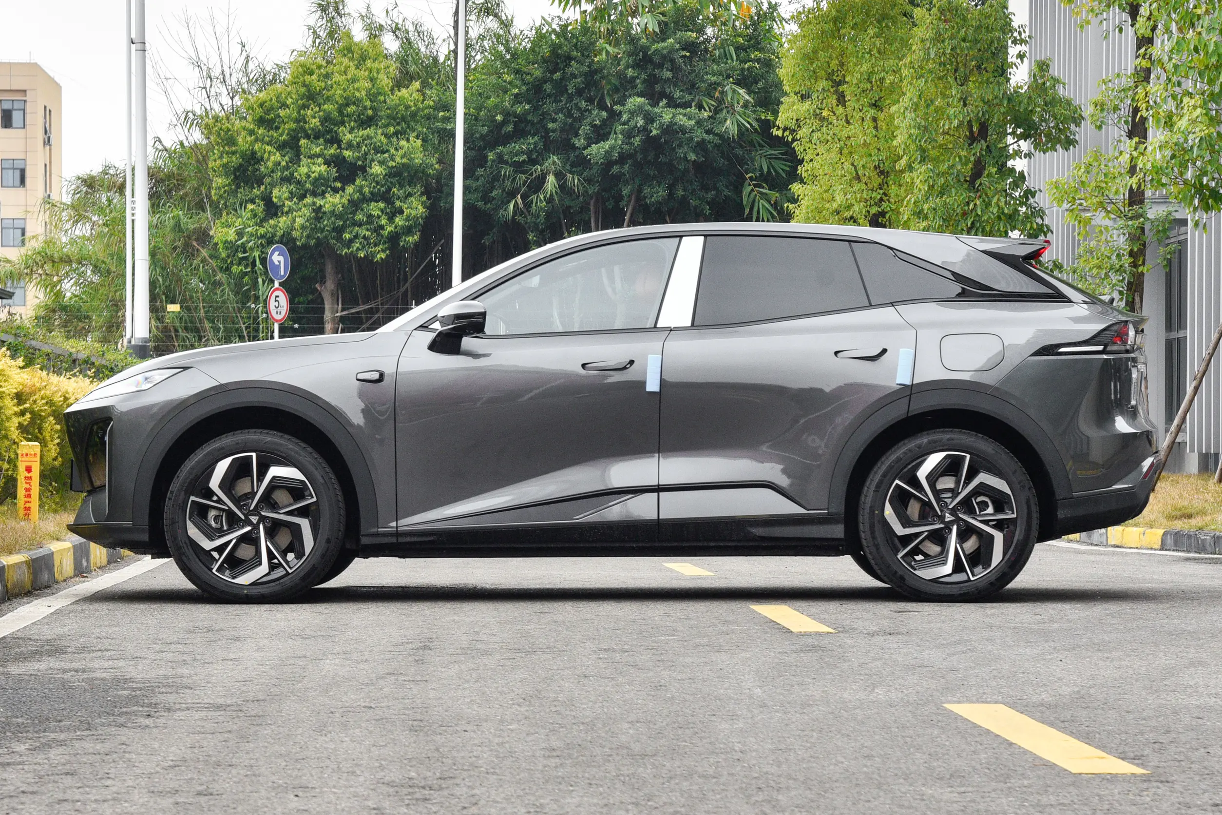 
								Deepal S07 EV – 2025 full									