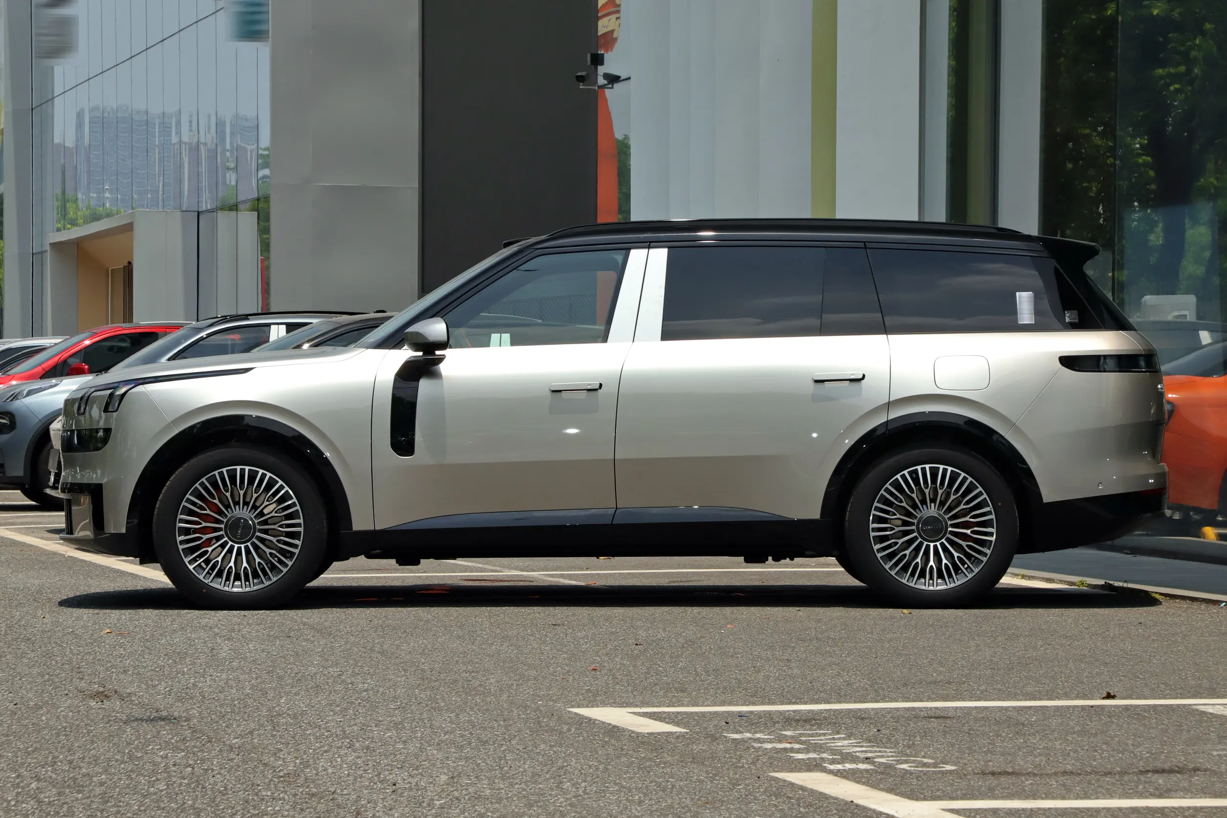
								Lynk & Co 900 – 2025 full									